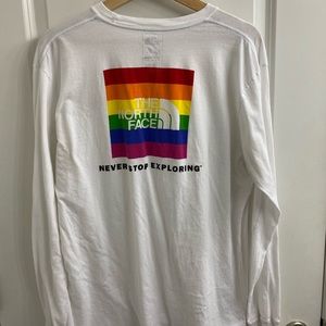 North Face x Rainbow x Long-sleeve
Size: Large